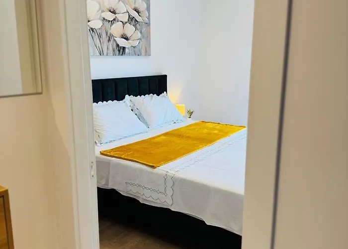 Azimut Apartment *